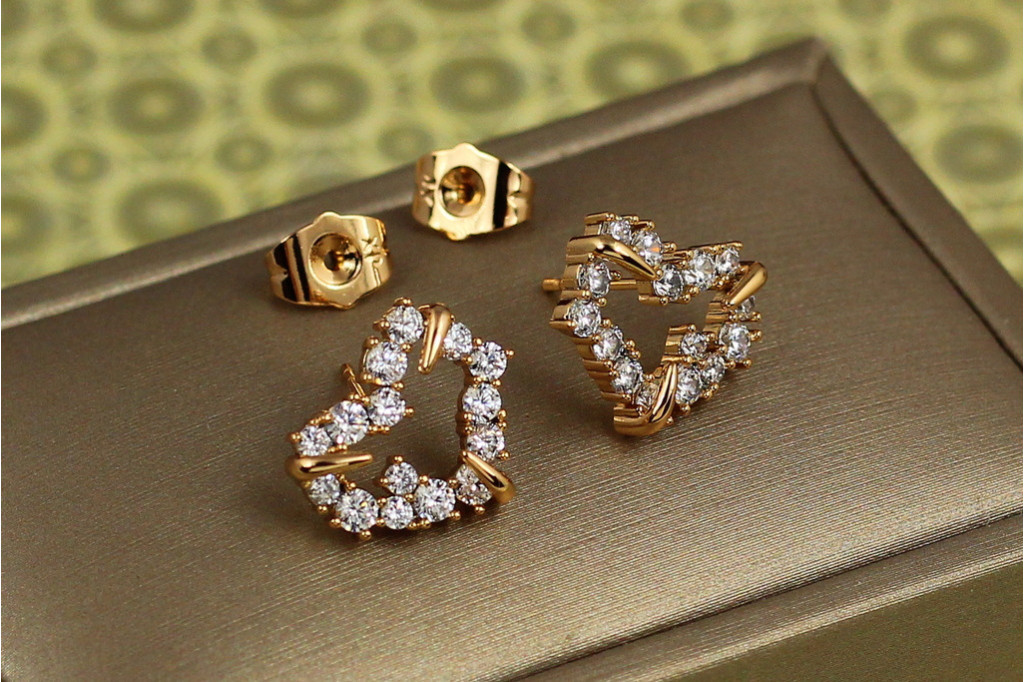 Серьги гвоздики Xuping Jewelry сердечко ободок с крупными камнями 1,2 см золотистые