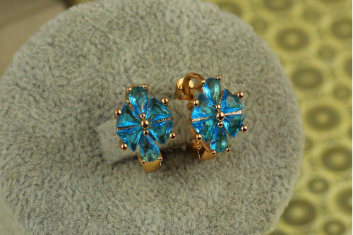 Сережки Xuping Jewelry Волошка із блакитним каменем 1,3 см золотисті