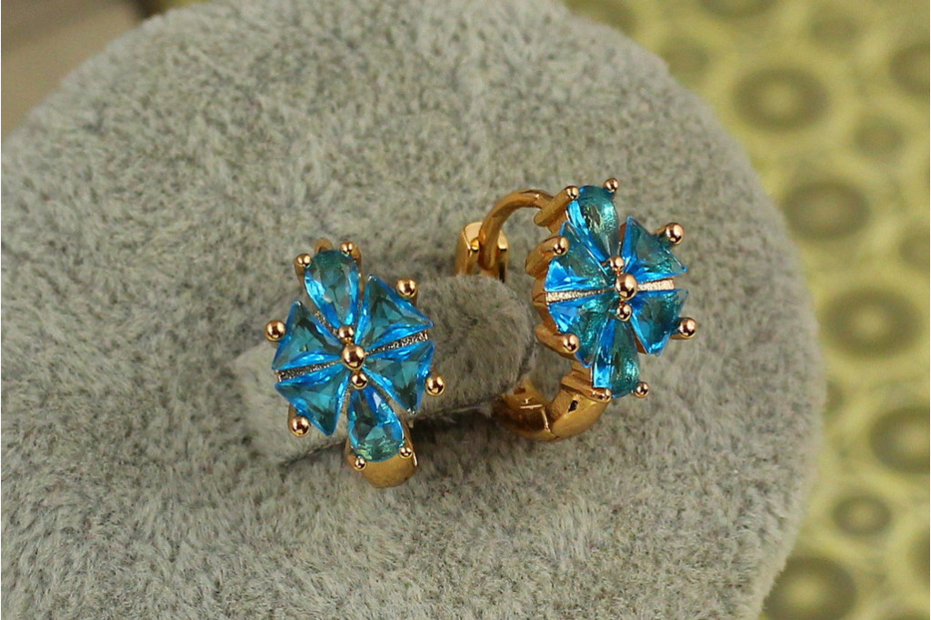 Сережки Xuping Jewelry Волошка із блакитним каменем 1,3 см золотисті
