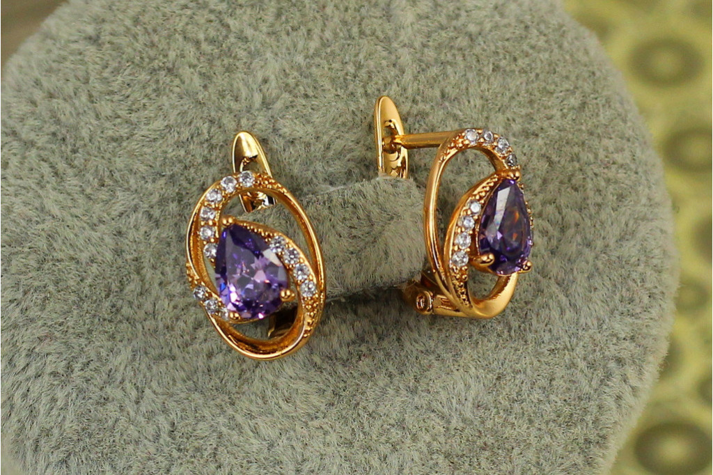 Серьги Xuping Jewelry Водоворот с фиолетовым камнем 1,4 см золотистые