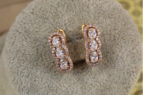 Сережки Xuping Jewelry Семафор із білими каменями 1,6 см золотисті