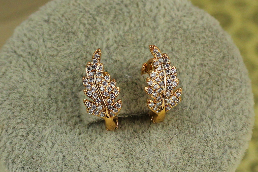 Сережки Xuping Jewelry Листочок із камінчиками 1,5 см золотисті