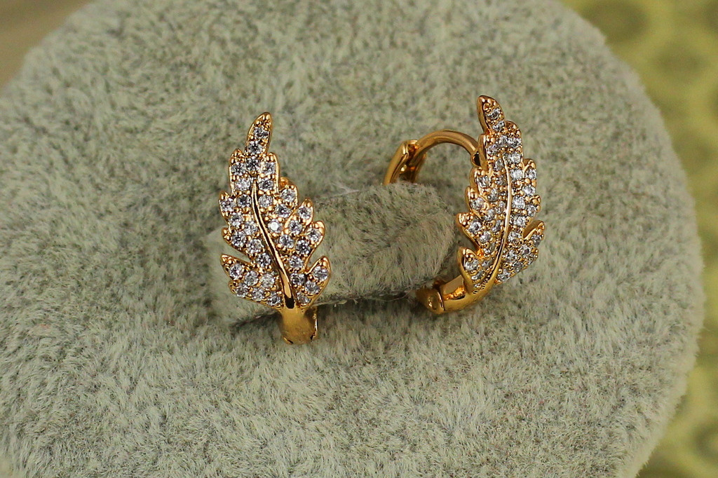 Сережки Xuping Jewelry Листочок із камінчиками 1,5 см золотисті