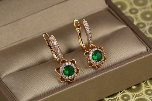 Сережки Xuping Jewelry Вітраж із зеленими каменями 2,4 см золотисті