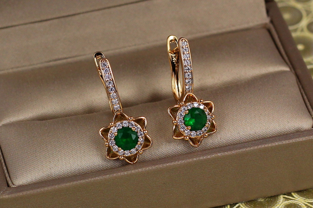 Серьги Xuping Jewelry Витраж с зелеными камнями 2,4 см золотистые