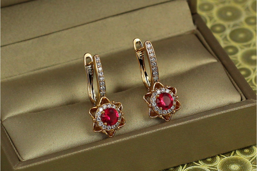 Серьги Xuping Jewelry Витраж с малиновыми камнями 2,4 см золотистые