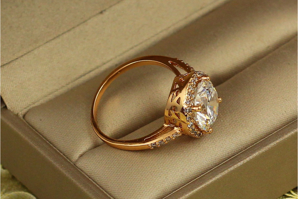 Каблучка Xuping Jewelry великий камінь в колі дрібних фіанітів р 16 золотисте
