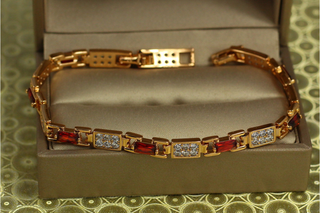 Браслет Xuping Jewelry Гравій з червоними каменями 19 см 5,5 мм золотистий