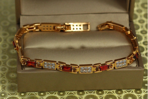 Браслет Xuping Jewelry Гравій з червоними каменями 19 см 5,5 мм золотистий