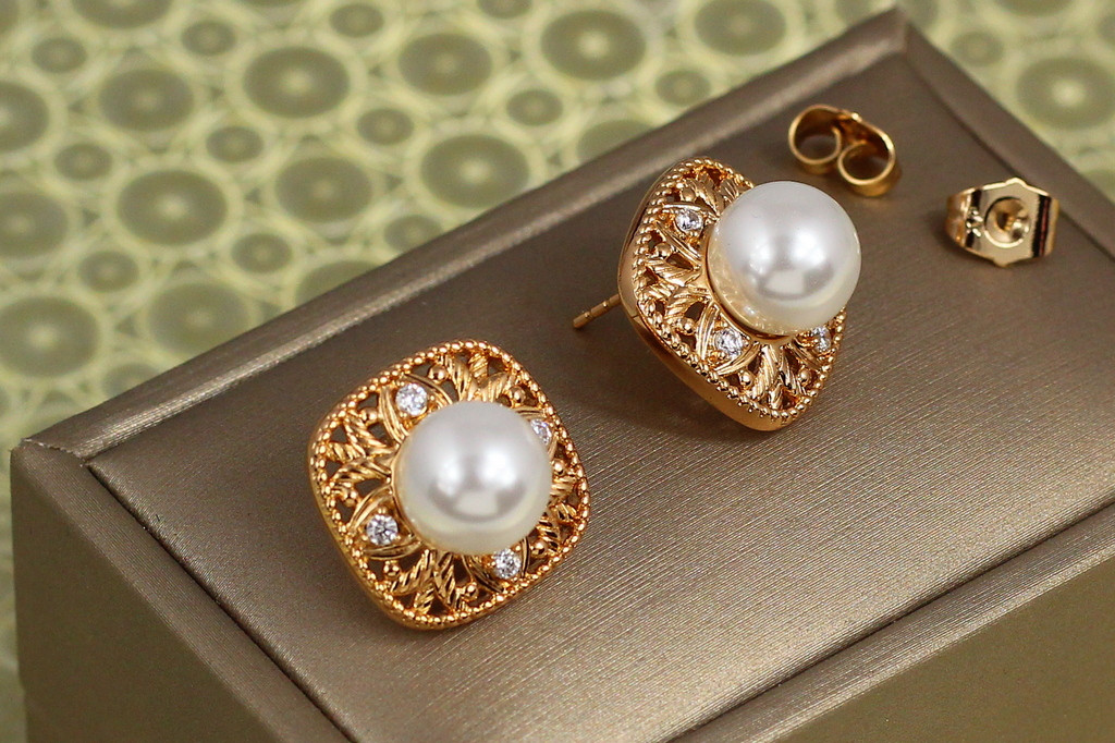 Сережки гвоздики Xuping Jewelry Гобелен з перлиною 1,7 см золотисті