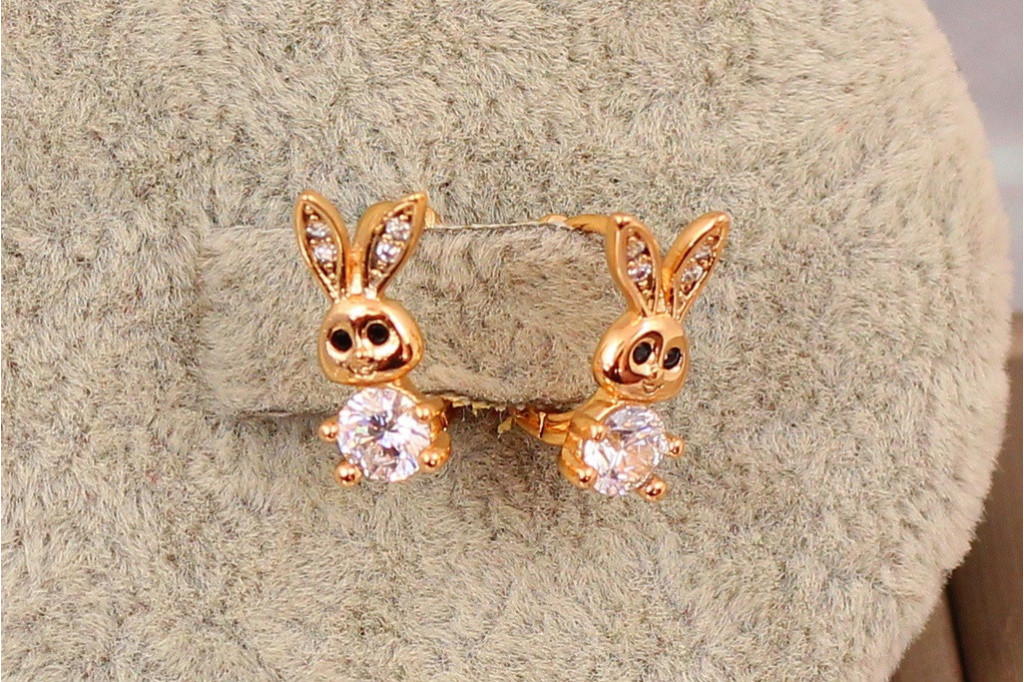 Серьги детские Xuping Jewelry зайчик с белыми фианитами 10 мм золотистые