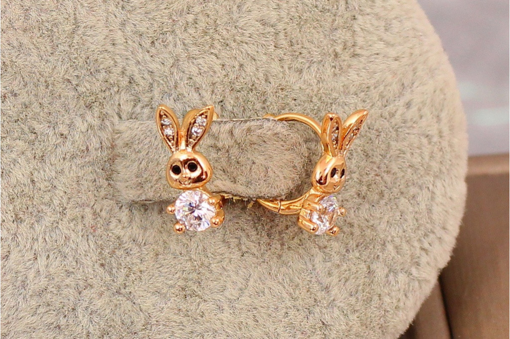 Серьги детские Xuping Jewelry зайчик с белыми фианитами 10 мм золотистые