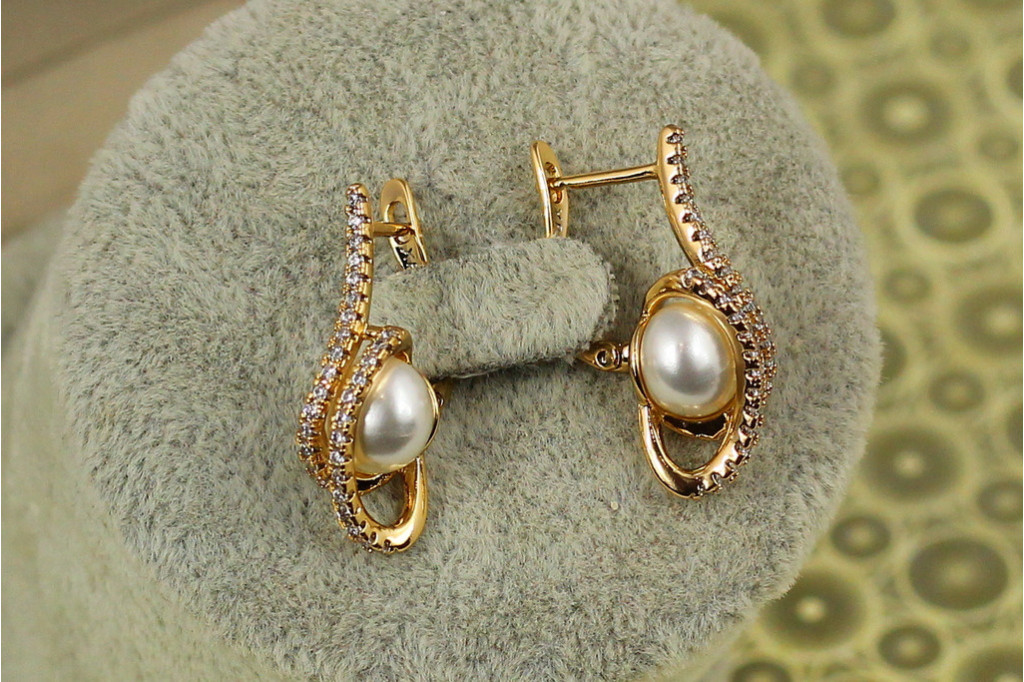 Сережки Xuping Jewelry Вітер з перлиною 2,3 см золотисті