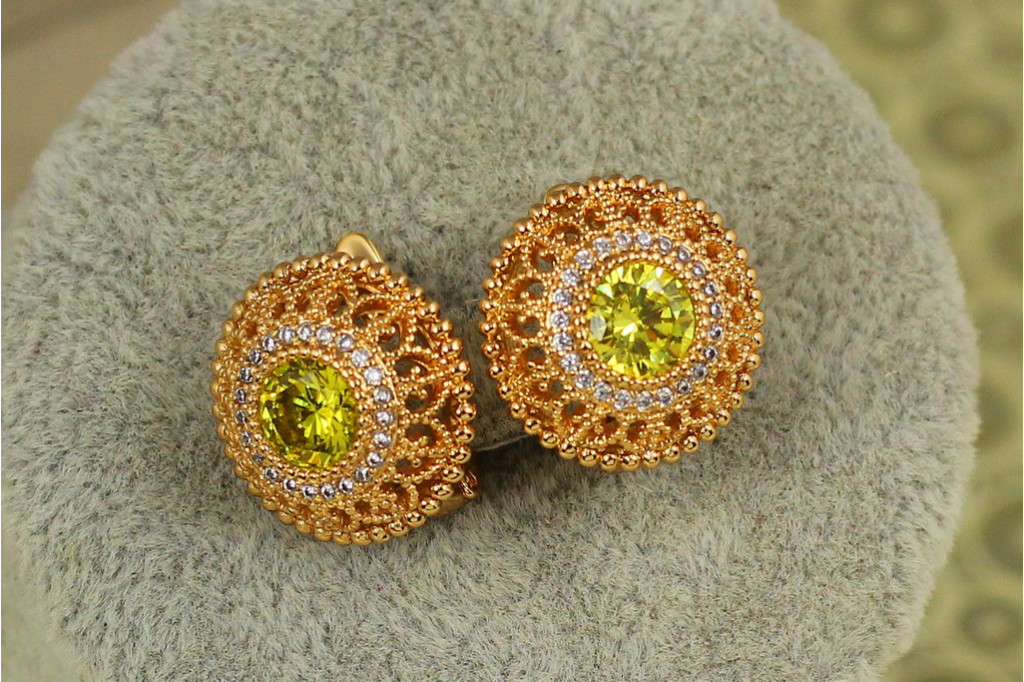 Серьги Xuping Jewelry Барокко с салатовым камнем 1,6 см золотистые