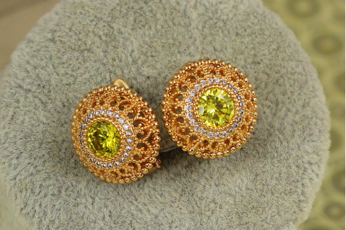 Сережки Xuping Jewelry Бароко з салатовим каменем 1,6 см золотисті