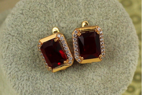Сережки Xuping Jewelry Великий прямокутник з червоним каменем 1,4 см золотисті