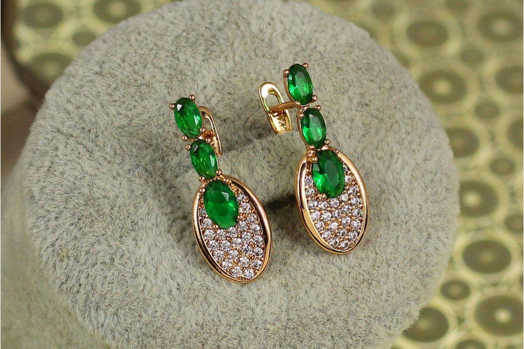 Сережки Xuping Jewelry Ракетка із зеленими каменями 2,4 см золотисті