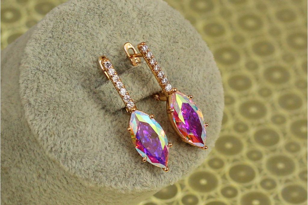 Сережки Xuping Jewelry Мартіна з каменем хамелеон 3,2 см золотисті