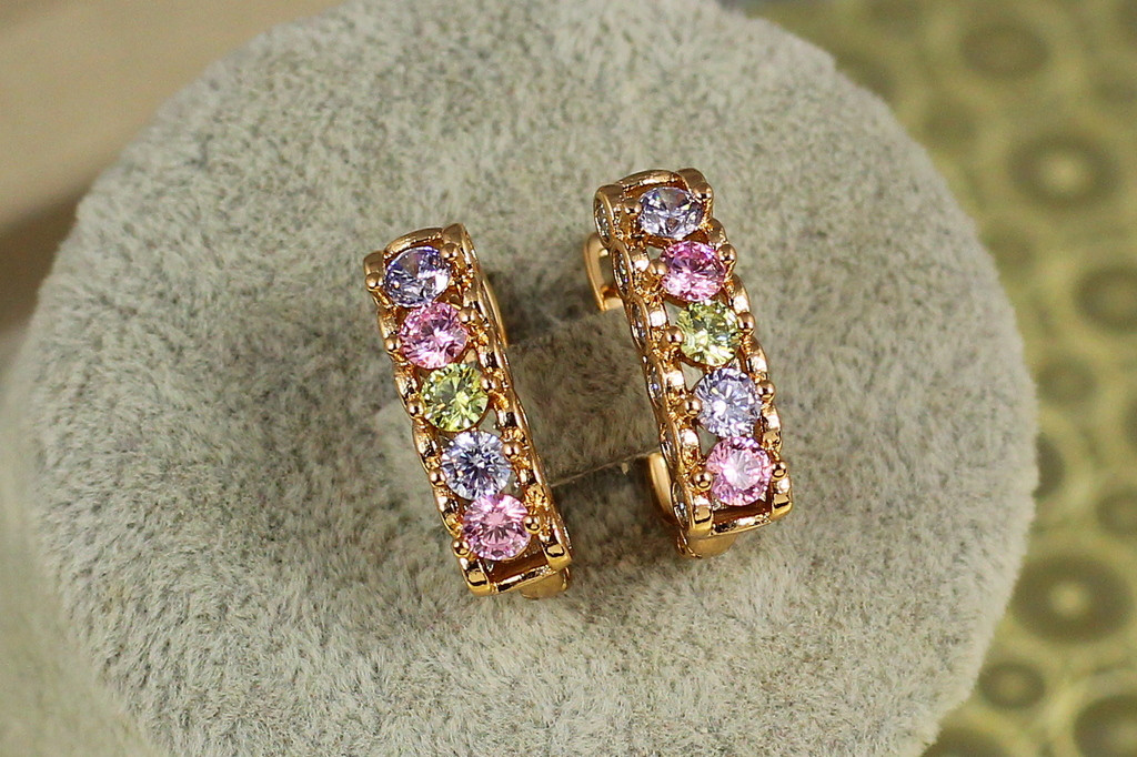Серьги Xuping Jewelry Трап с разноцветными камнями 2 см золотистые