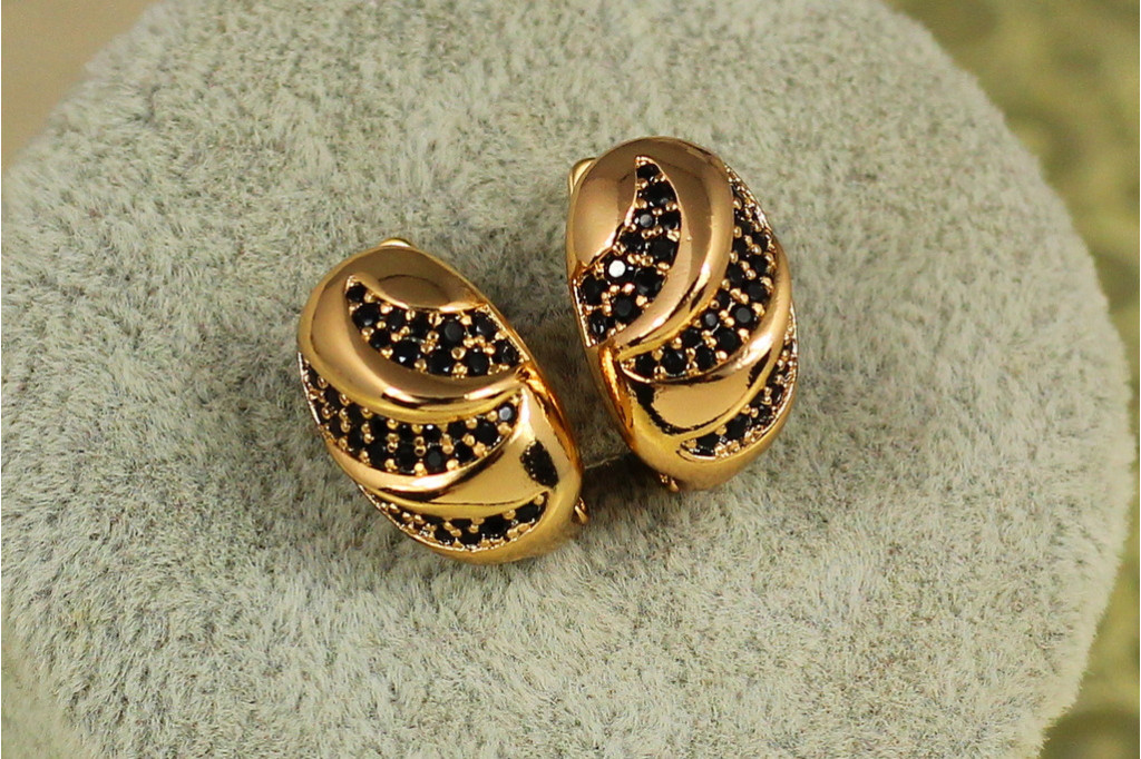 Сережки Xuping Jewelry Гриф із чорними каменями в обідку 1,6 см золотисті