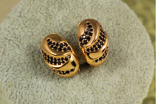 Сережки Xuping Jewelry Гриф із чорними каменями в обідку 1,6 см золотисті