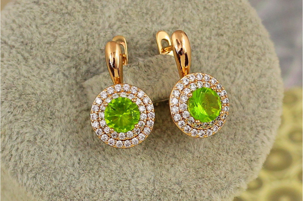 Сережки Xuping Jewelry Мрія із салатовим каменем 1,9 см золотисті