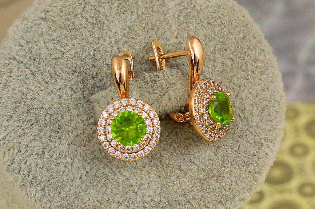 Сережки Xuping Jewelry Мрія із салатовим каменем 1,9 см золотисті