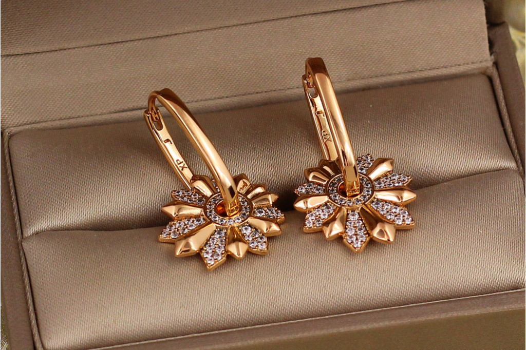 Сережки Xuping Jewelry Жоржина зі зйомними квітками 3 см золотисті