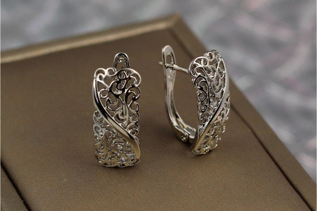 Серьги Xuping Jewelry выгнутый прямоугольник с узором змейка 1.8 см серебристые