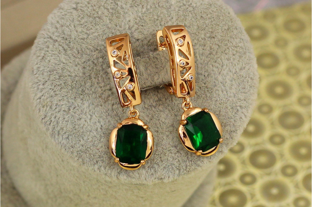 Сережки підвіски Xuping Jewelry рифма із зеленим каменем 3 см золотисті
