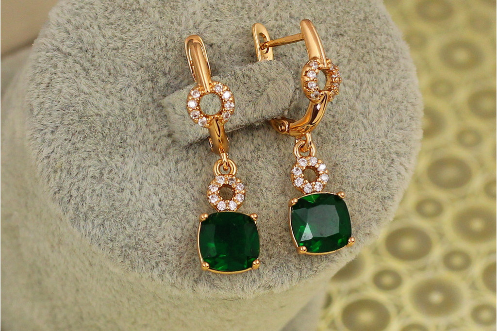Сережки підвіски Xuping Jewelry куплет із зеленим каменем 3 см золотисті