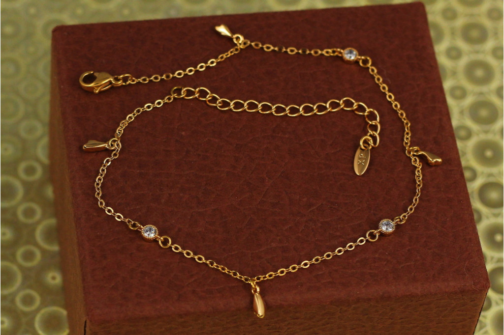 Браслет Xuping Jewelry на ногу с камнями и подвесками лепесток 28 см золотистый