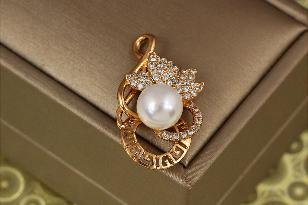 Кулон Xuping Jewelry Октава с жемчугом для тонкой цепи 3 см  золотистый