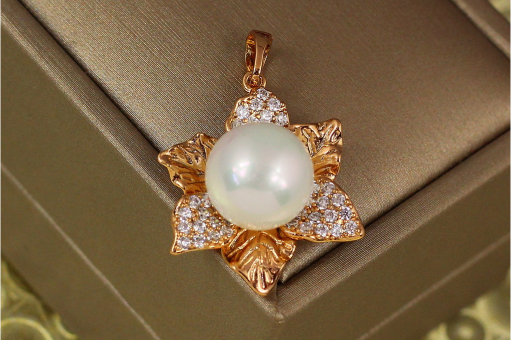 Кулон Xuping Jewelry Физалис с жемчужиной 2,6 см золотистый