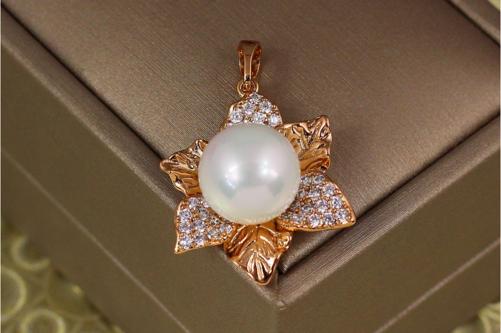 Кулон Xuping Jewelry Физалис с жемчужиной 2,6 см золотистый