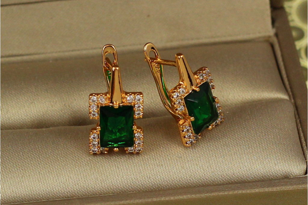 Сережки Xuping Jewelry Екран із зеленим каменем 1,7 см золотисті