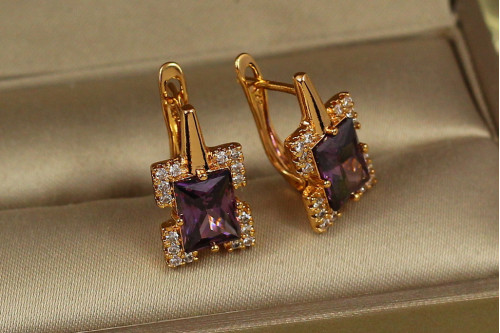 Сережки Xuping Jewelry Екран із фіолетовим каменем 1,7 см золотисті