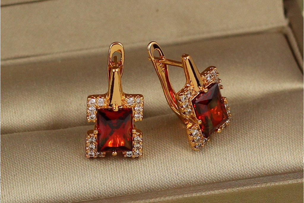 Сережки Xuping Jewelry Екран із червоним каменем 1,7 см золотисті