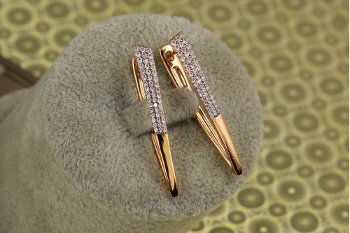Сережки Xuping Jewelry стрілки з каменями завужені знизу 3,7 см золотисті