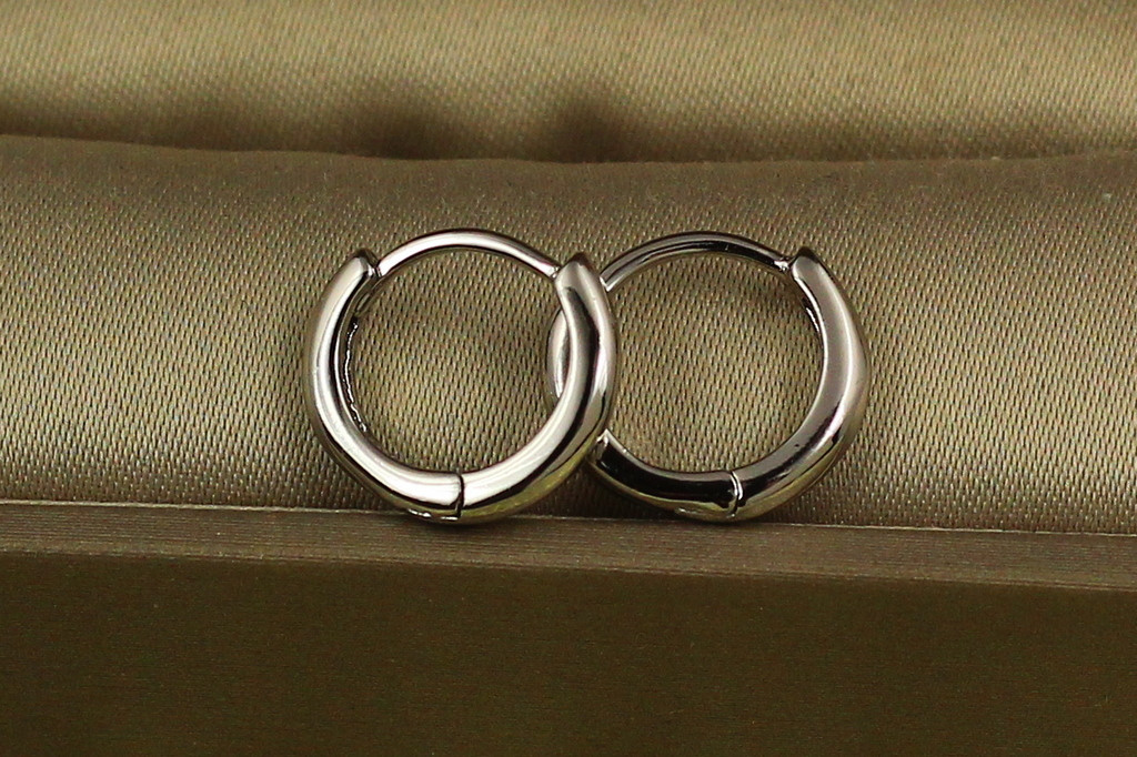 Серьги Xuping Jewelry гладкие колечки с округлыми краями 1.2 см серебристые