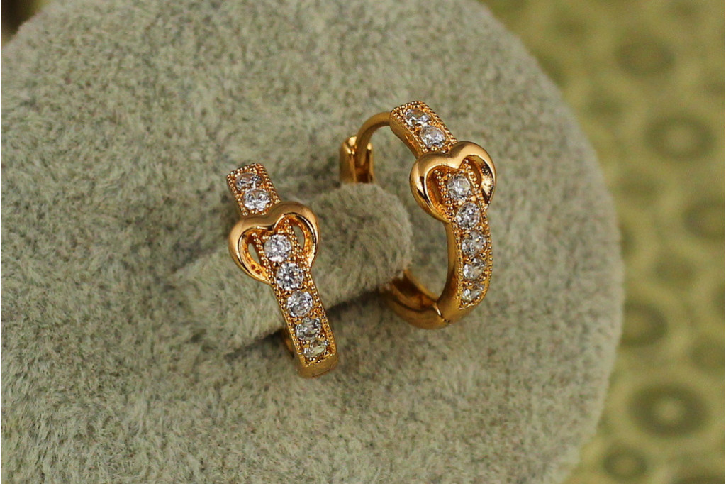 Серьги кольца Хuping Jewelry дорожка с сердцем 1,5 см золотистые
