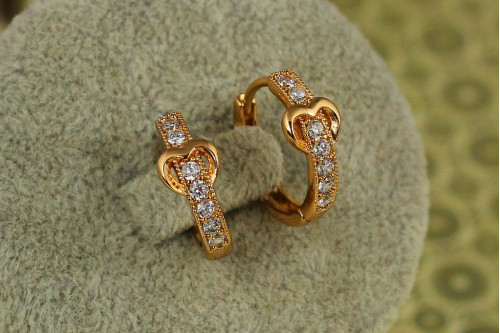 Серьги кольца Хuping Jewelry дорожка с сердцем 1,5 см золотистые