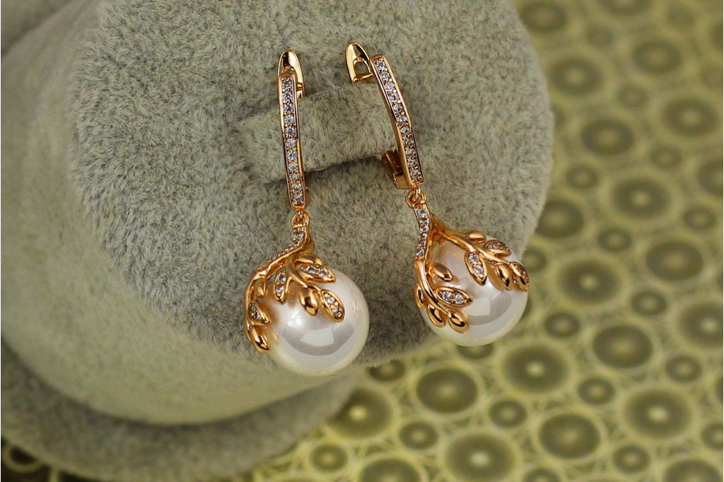 Сережки підвіски Xuping Jewelry з перлами кріплення листики 3,2 см золотисті