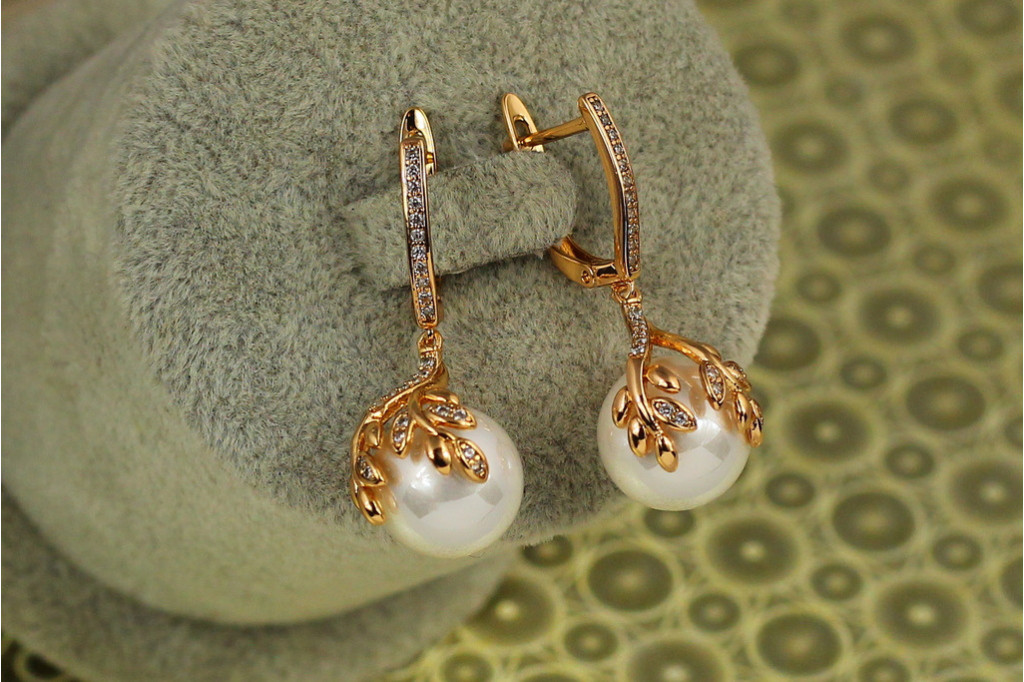Сережки підвіски Xuping Jewelry з перлами кріплення листики 3,2 см золотисті