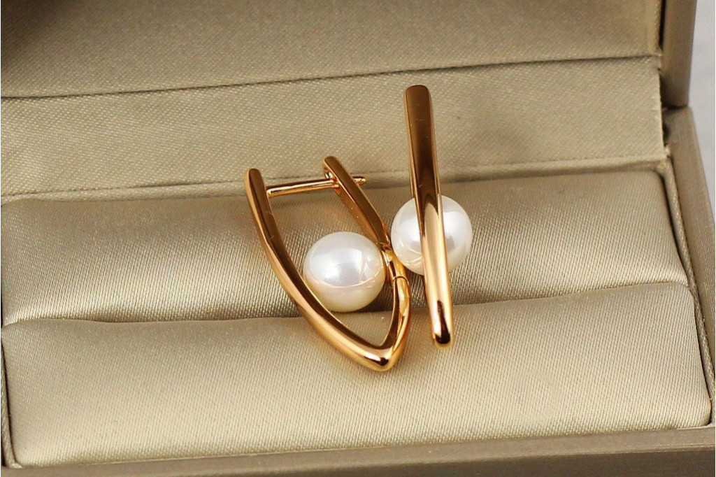 Серьги Xuping Jewelry стрела с жемчужиной в середине 3.1 см золотистые