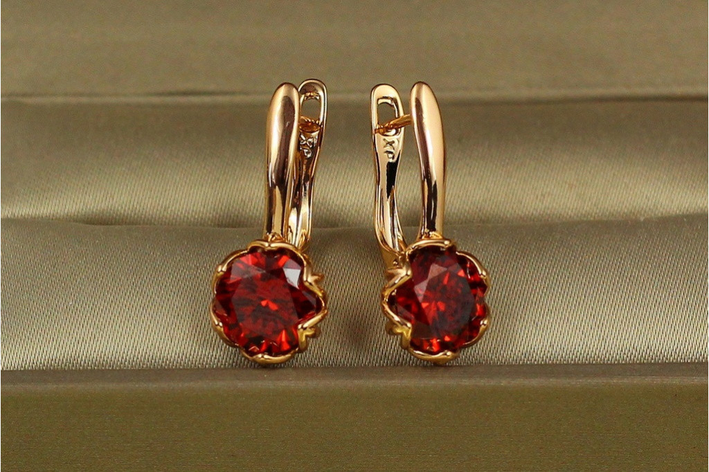 Серьги  Xuping Jewelry величавая простота с красным камнем 2.3 см золотистые