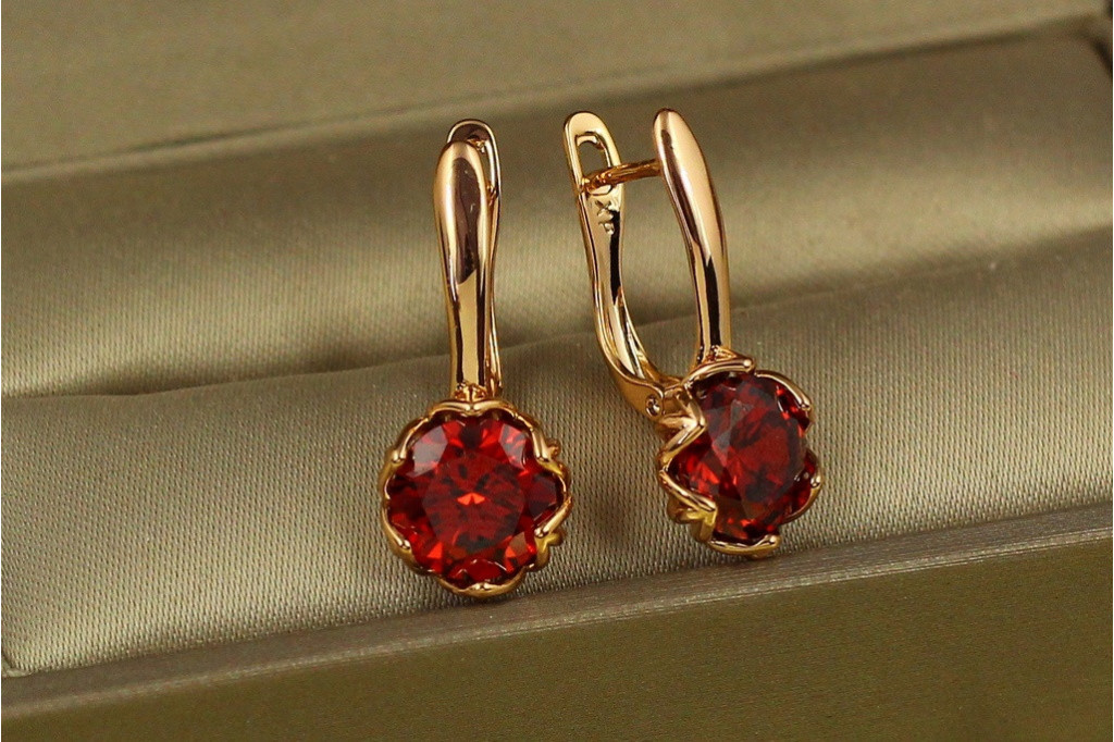 Серьги  Xuping Jewelry величавая простота с красным камнем 2.3 см золотистые