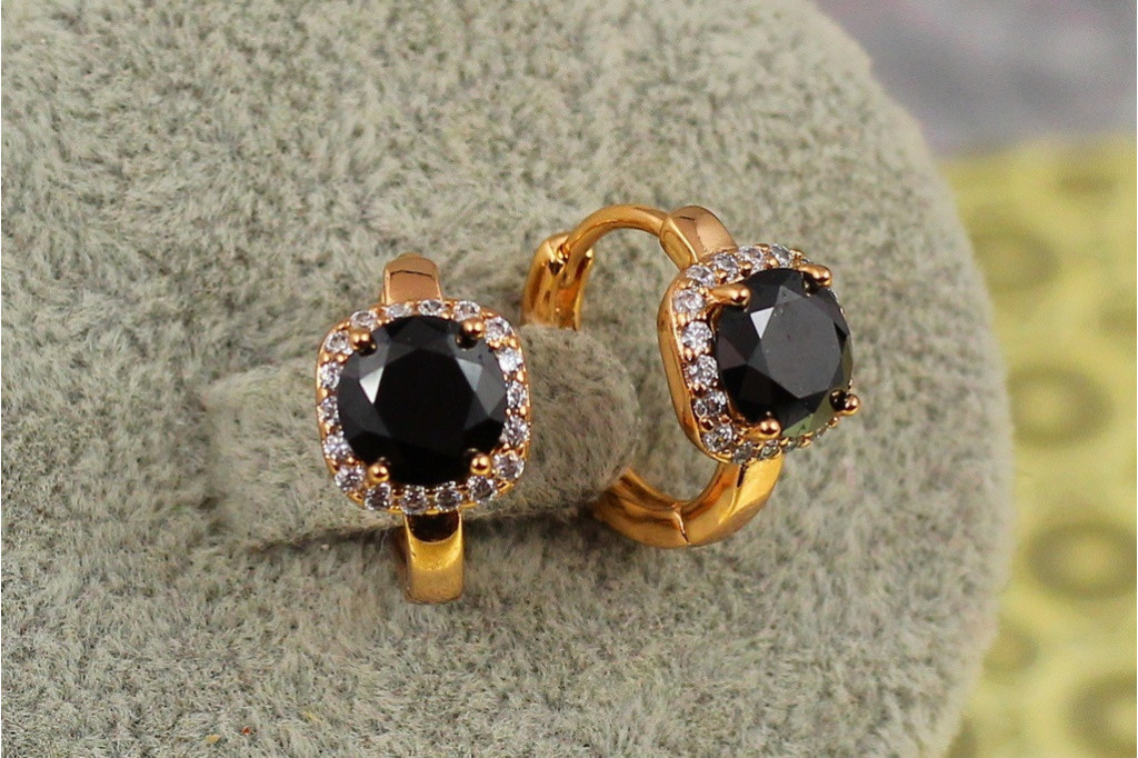Серьги Xuping Jewelry принц с черным камнем 1.5 см золотистые