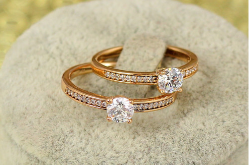 Кольцо Xuping Jewelry тонкое по бокам  дорожка с бортиками  р 15  золотистое