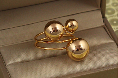 Кільце Xuping Jewelry Поцілунок три кульки 17 р золотисте